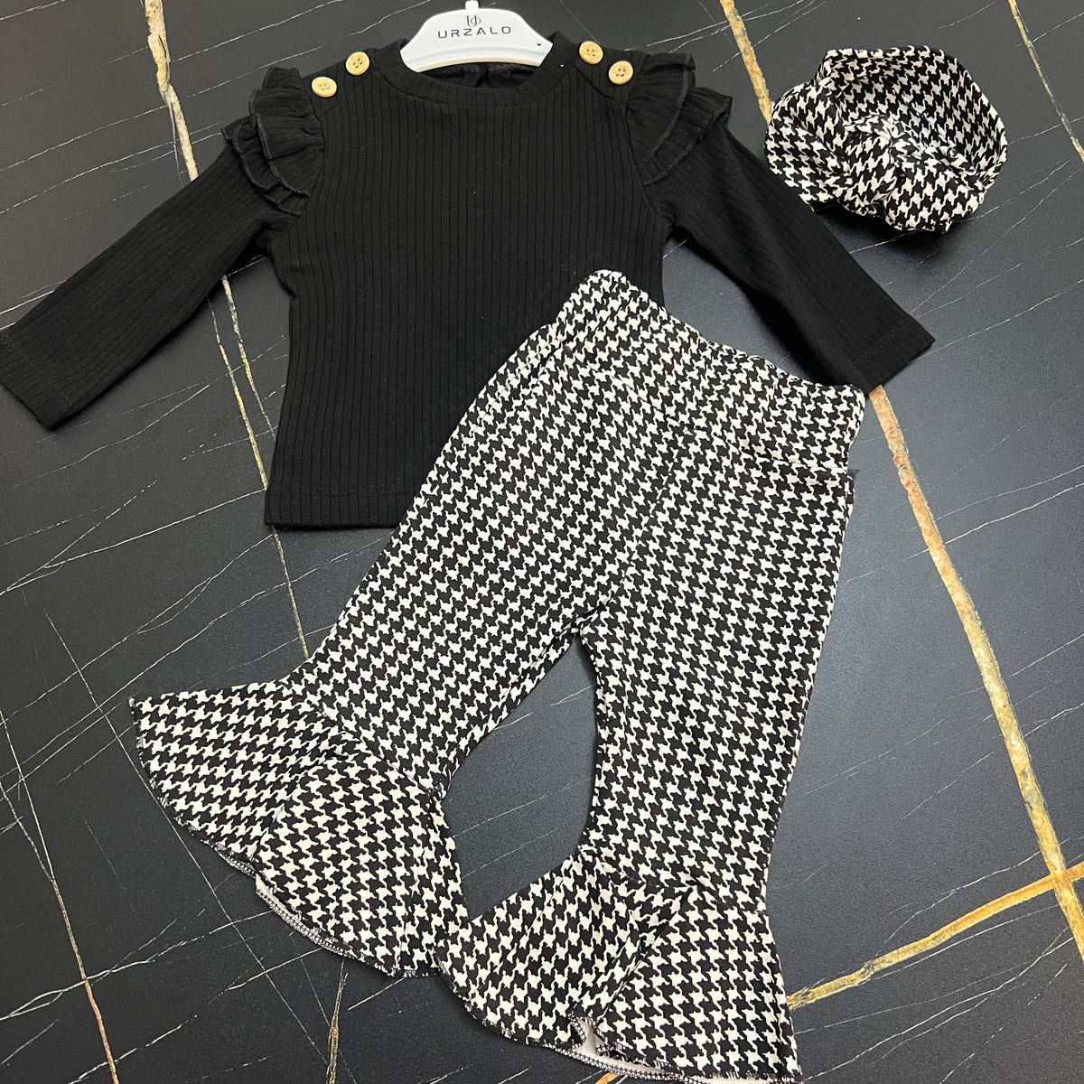 Black and white set