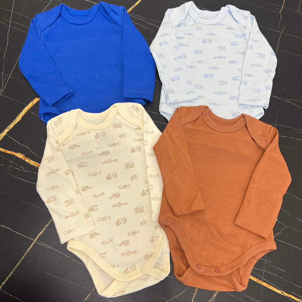 Boy bodysuits set of 4