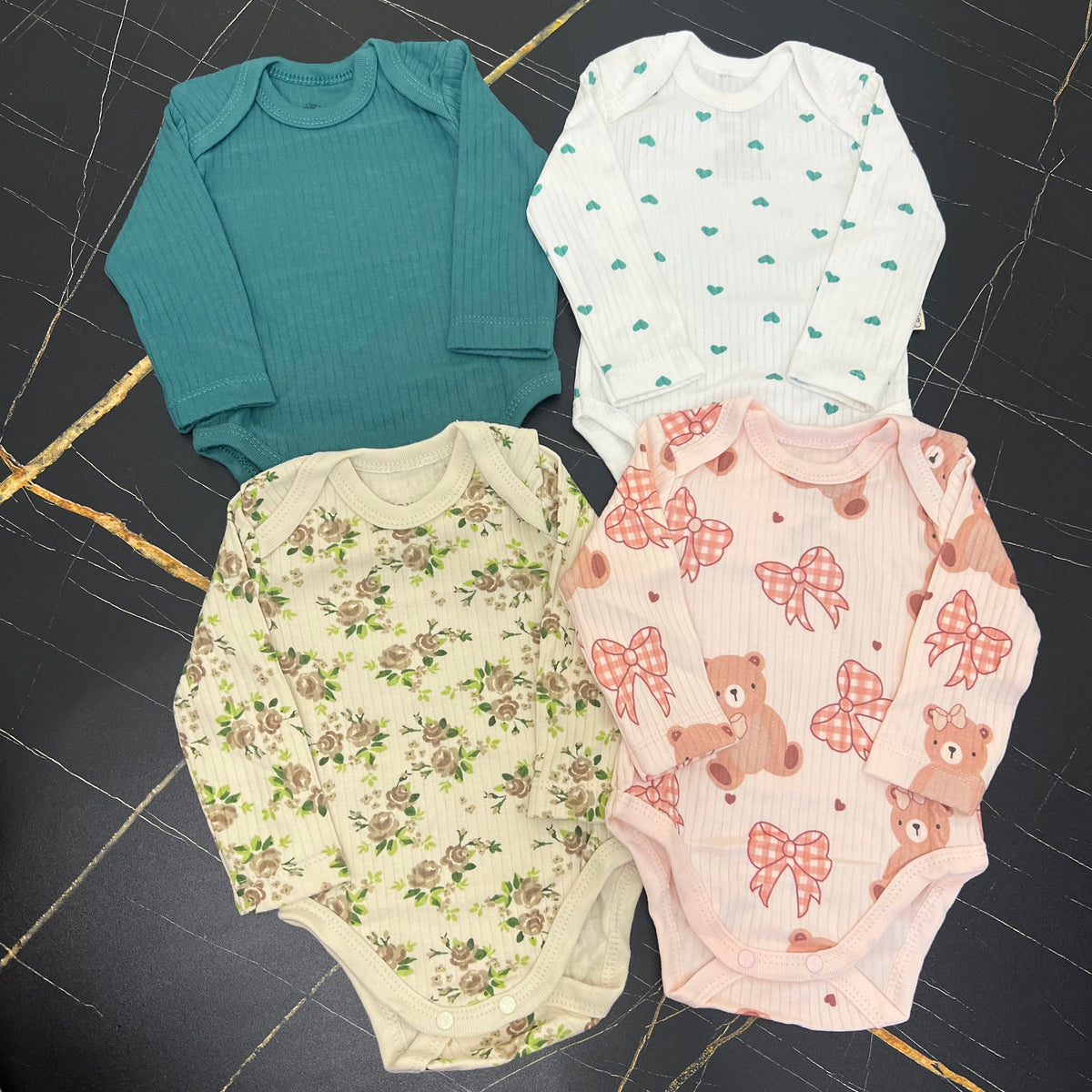 Girl bodysuit set of 4